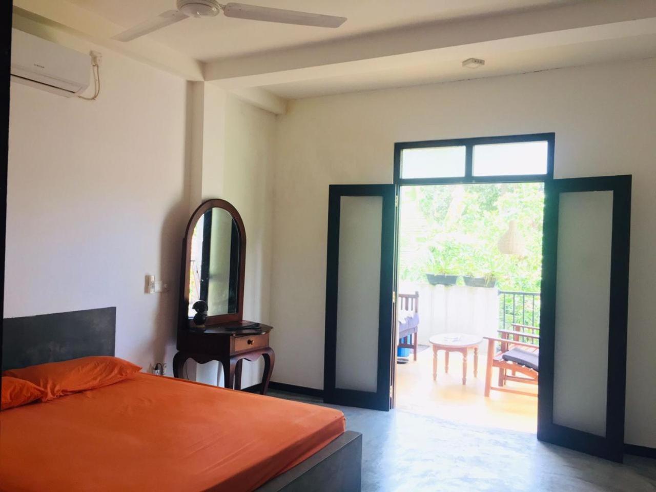 Om Villa Хіккадува Екстер'єр фото