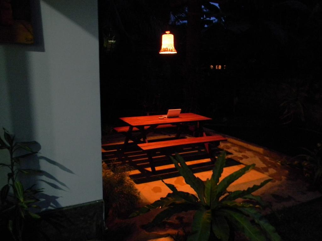 Om Villa Хіккадува Екстер'єр фото