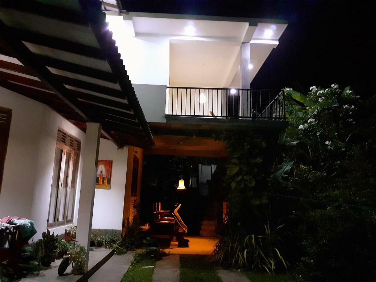 Om Villa Хіккадува Екстер'єр фото