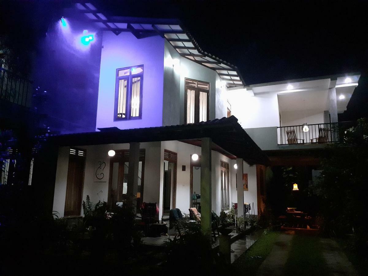Om Villa Хіккадува Екстер'єр фото