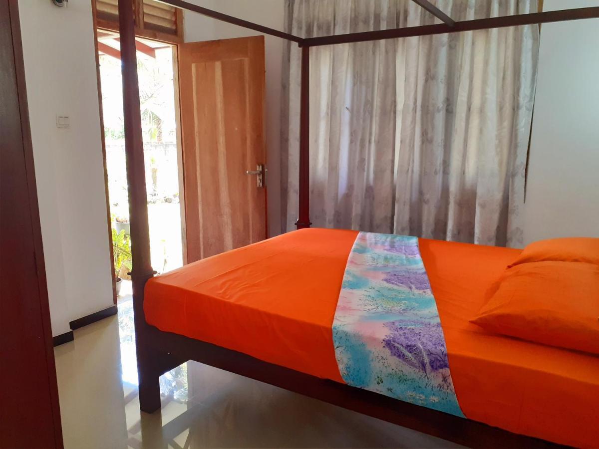 Om Villa Хіккадува Екстер'єр фото